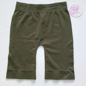 Seamless mid-rise active shorts sz S/M